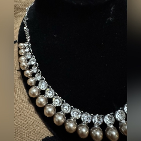 New - Banana Republic (RETAIL STORE) statement necklace - Picture 3 of 4